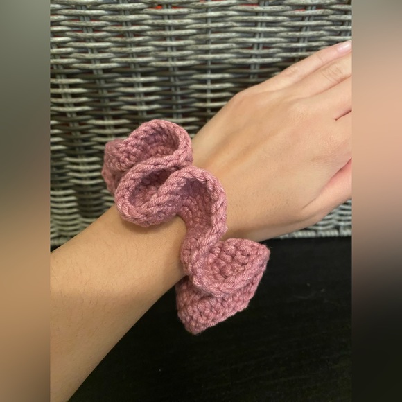 Scrunchie - Picture 2 of 7